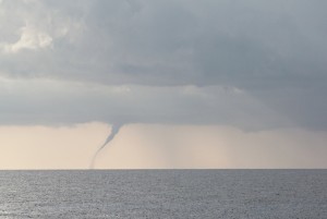 tornado-565330_960_720