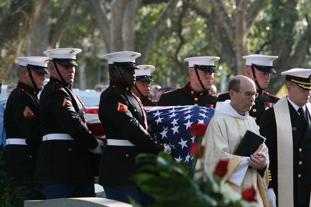 1280px-barrow_roberth_genusmc_funeral_20081103-m-8689p-003