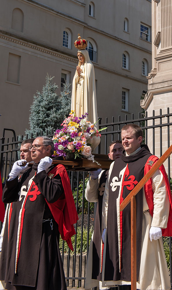 Our Lady of Fatima carried by American TFP members in ceremonial habit