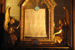 The Marvelous Relic of Our Lady’s Veil at Chartres