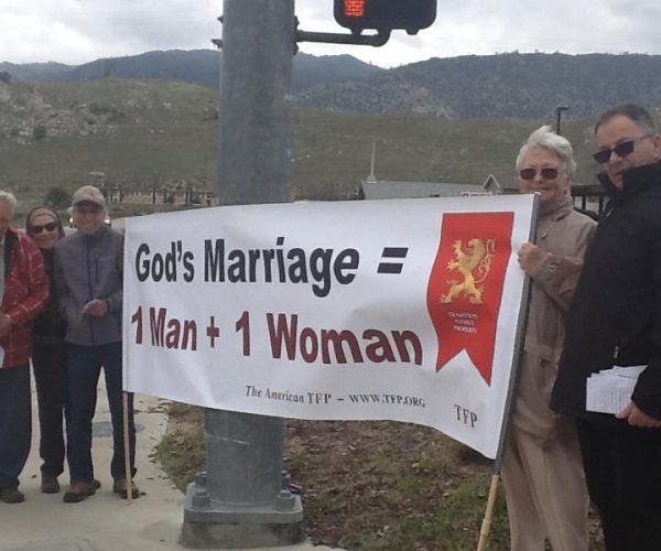 courage-cheer-3118-traditional-marriage-rosary-rallies-across-america-21