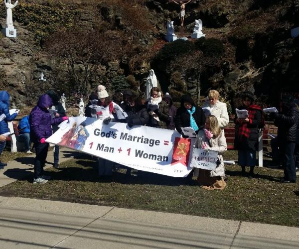 courage-cheer-3118-traditional-marriage-rosary-rallies-across-america-10