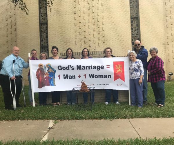 courage-cheer-3118-traditional-marriage-rosary-rallies-across-america-6