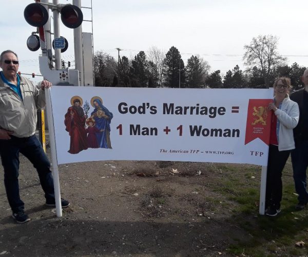 courage-cheer-3118-traditional-marriage-rosary-rallies-across-america-3