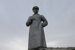 Ukrainian Bishop: Why are the Russians Putting up Statues of Stalin in Occupied Ukraine?